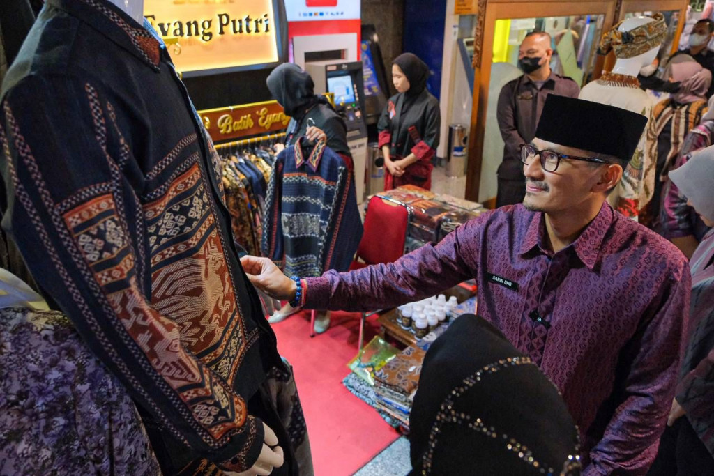 Sandiaga Resmikan Bazar Umkm Ramadan Fest Di Gedung Kemenparekraf