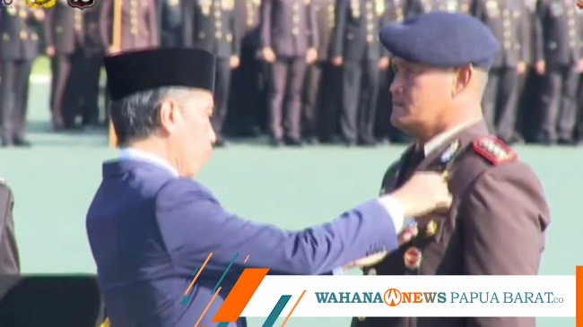 Iptu Ananias Waimbo Terima Penghargaan Bintang Bhayangkara Nararya