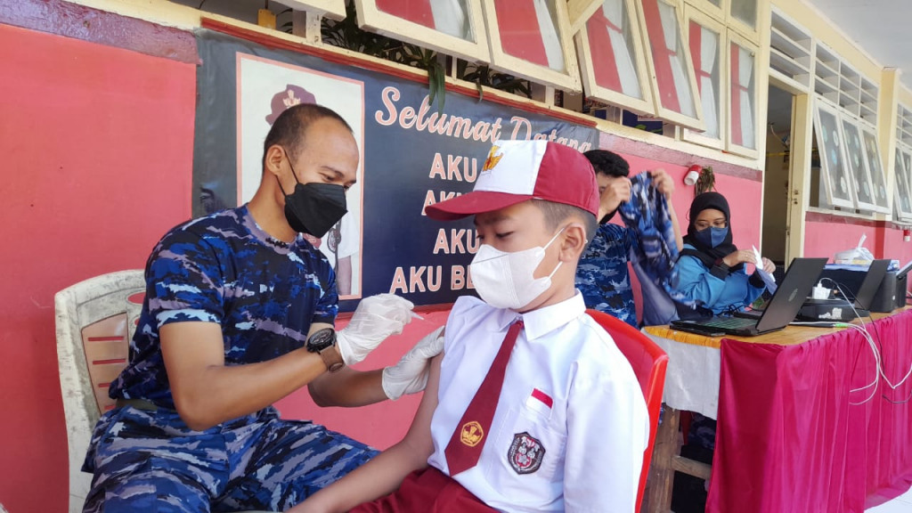 Babinpotdirga Blusukan Sukseskan Serbuan Vaksinasi TNI AU