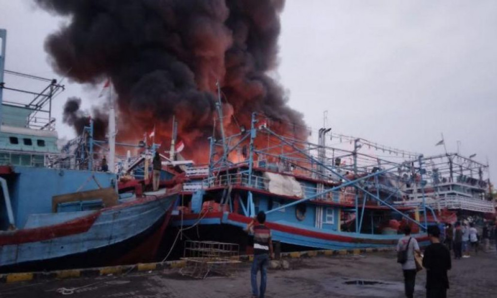 Belasan Kapal Terbakar, Polda Jateng Terjunkan Labfor