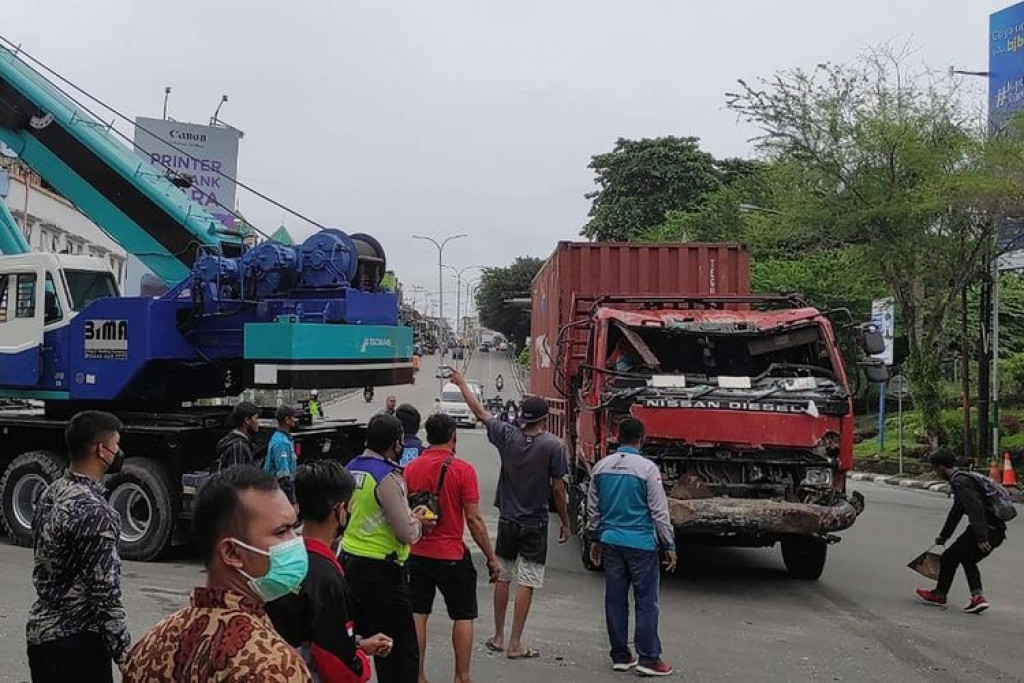 Sopir Truk Tronton Tersangka Kecelakaan Maut di Rapak Balikpapan Dijerat UU Lalu Lintas Juncto KUHP