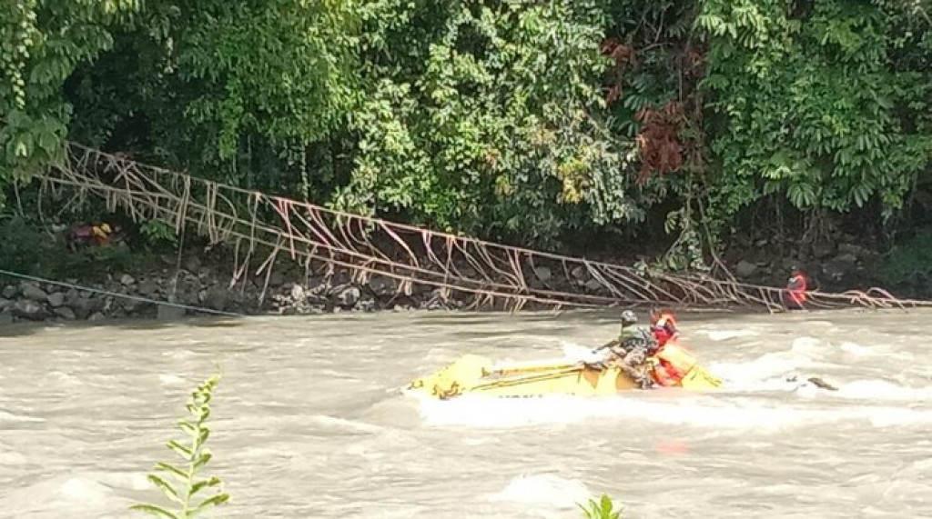 4 Anggota TNI-Polri Hilang Akibat Jembatan di Sungai Papua Pegunungan Putus