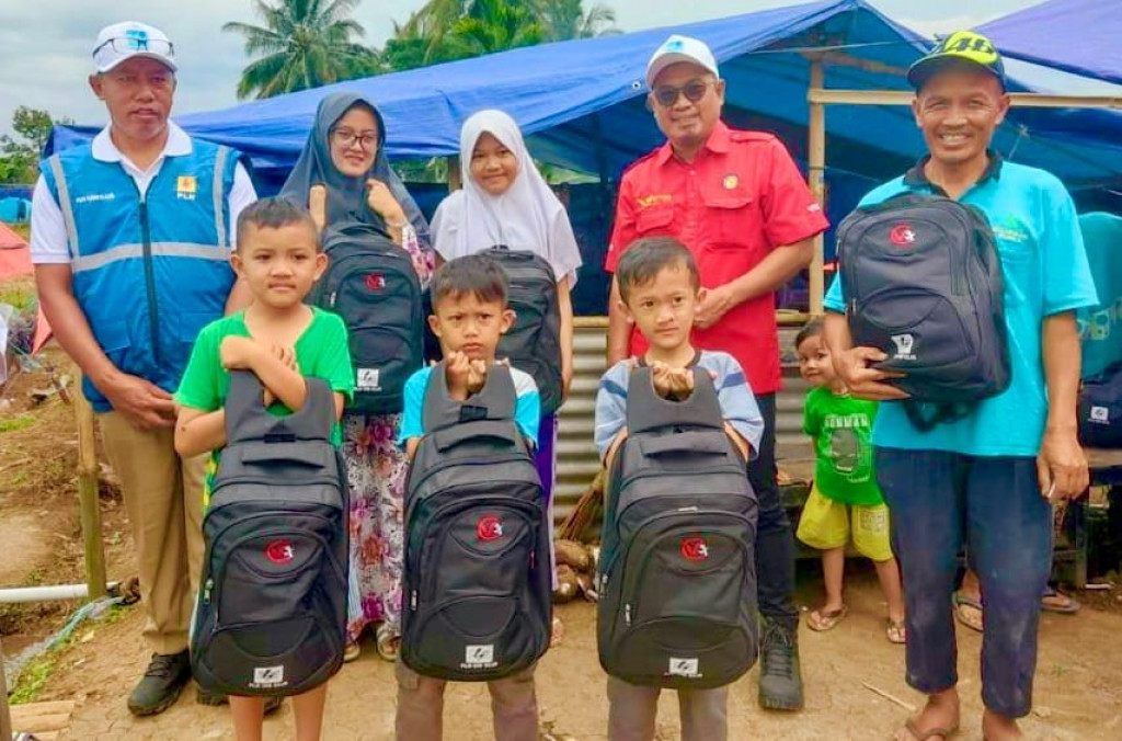 Anak-anak Cianjur Kembali ke Sekolah Pascagempa, PLN Berikan Perlengkapan Belajar