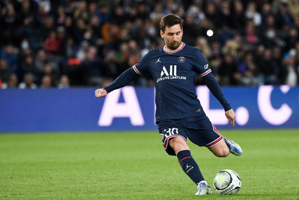 Usai Absen Setelah Piala Dunia, Messi Viral di Medsos Karena Aksinya Menggiring Bola Bersama PSG