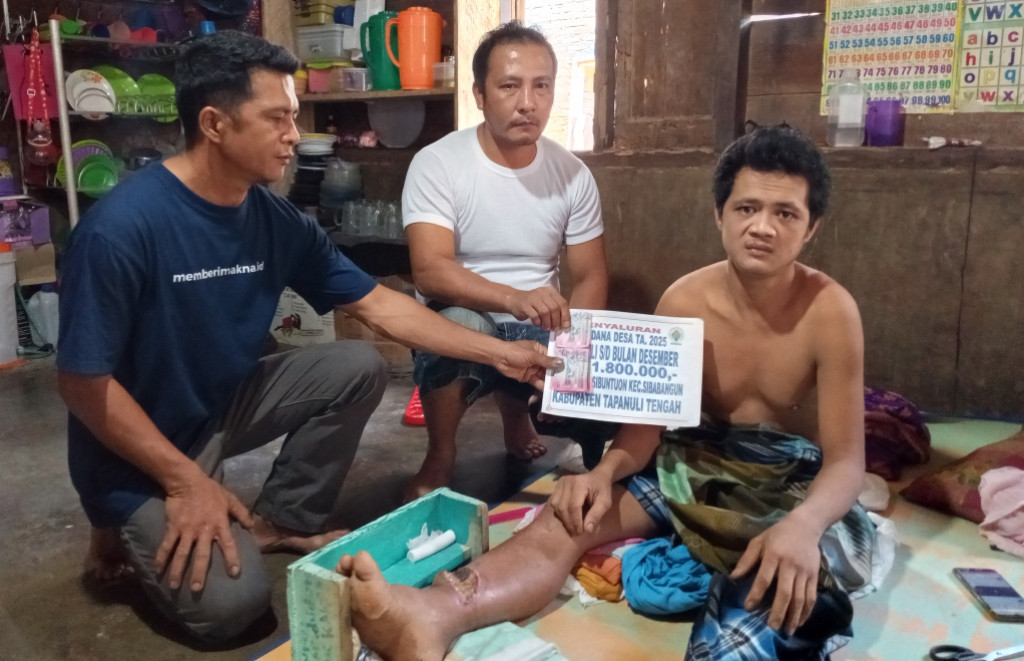 36 Warga Desa Muara Sibuntuon Terima BLT Dana Desa, Salah Satunya Korban Luka-luka Bencana Ekologis Tapanuli