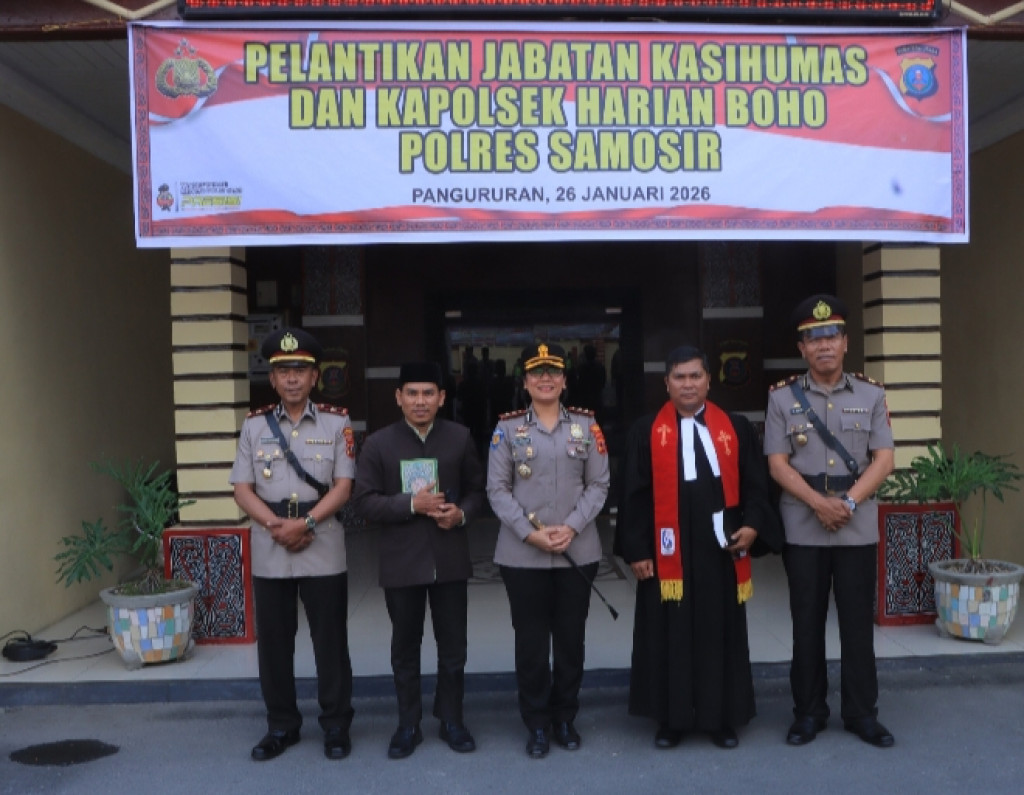 AKBP Rina Sry Nirwana Tarigan Lantik Kasi Humas dan Kapolsek Harian Boho Polres Samosir