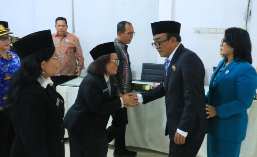 Ariston Sidauruk Lantik 75 Pejabat,di lingkungan Pemerintah Kabupaten Samosir