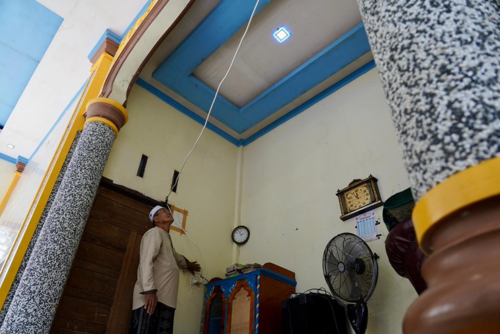 Bantuan Genset Nyalakan Kembali Aktivitas dan Ibadah Warga Pascabanjir Aceh