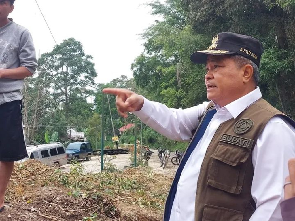 Bupati Agam ke Sungai Lansia Pantau Longsor