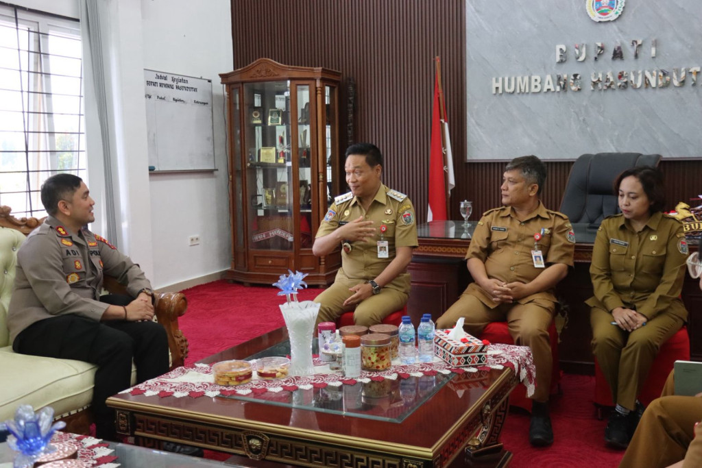 Bupati Humbahas Sambut Hangat Kunjungan Silaturahmi Kapolres Humbahas