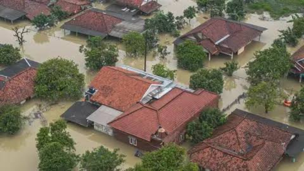 Bupati Karawang Imbau Warga di Bantaran Sungai Segera Evakuasi Antisipasi Banjir
