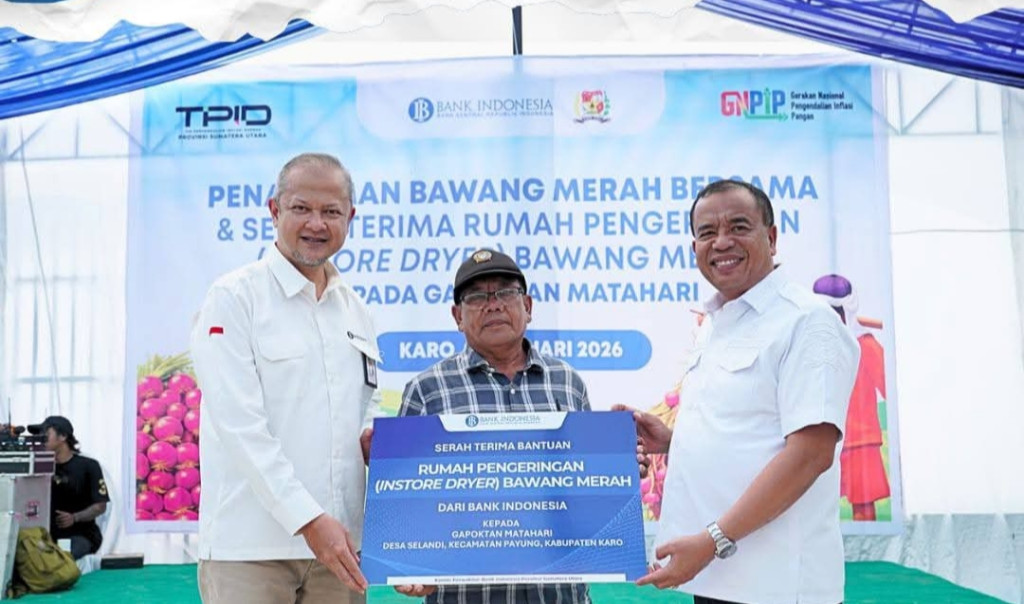 Bupati Karo Hadiri Serah Terima Bantuan Rumah Pengeringan Gerakan Tanam Bawang Merah