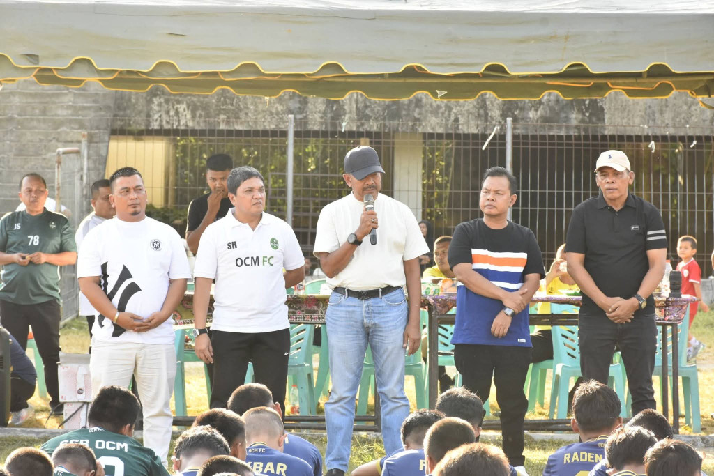 Bupati Madina Motivasi OCM U-15 Gagasan dr.Syafran dan SSB Sayap Biru Padangsidimpuan