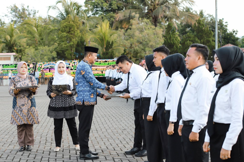 Bupati Madina Serahkan SK PPPK Paruh Waktu