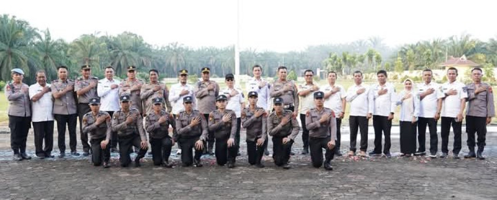 Bupati Palas Menghadiri acara Tradisi Penyambutan Bintara Polri.