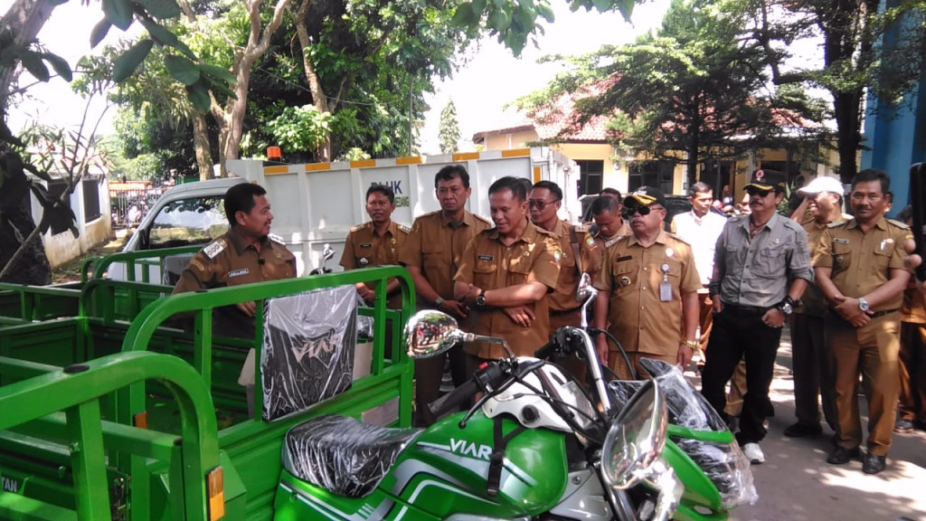 Bupati Sumedang Dorong Optimalisasi Pengelolaan Sampah, Serahkan 39 Motor Angkutan Roda Tiga