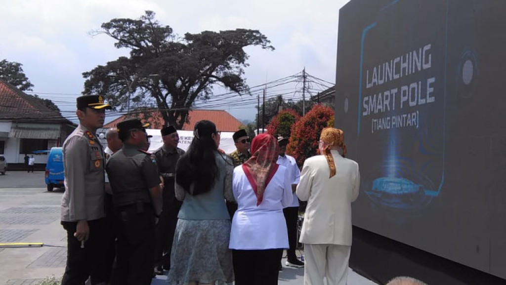 Bupati Sumedang Resmikan Tiang Pintar Sumedang, Inovasi Teknologi Pertama di Indonesia