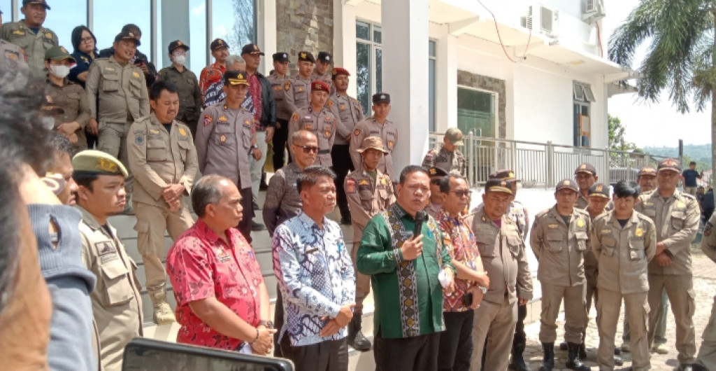Dari 300 Orang yang Akan Ikut Aksi Damai Terkait Mobil Dinas Bupati Yang Hadir Sekitar 30 an