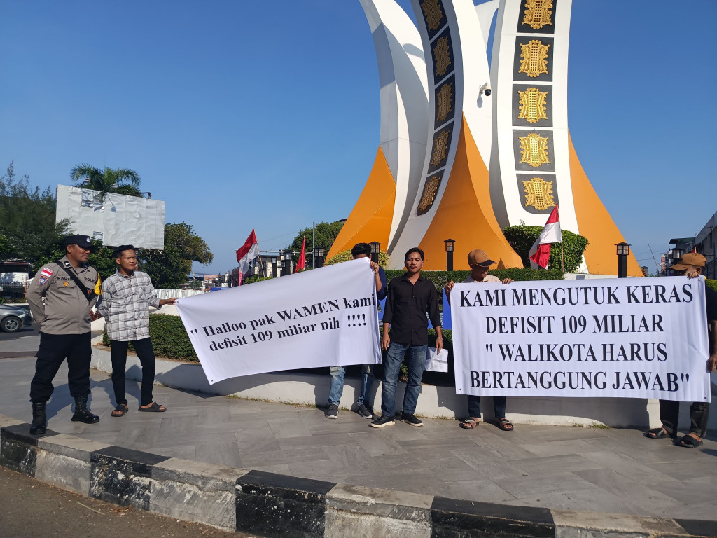 Demo di Banda Aceh, Mahasiswa Soroti Defisit Rp109 Miliar dan Wali Kota Sering ke Luar Daerah