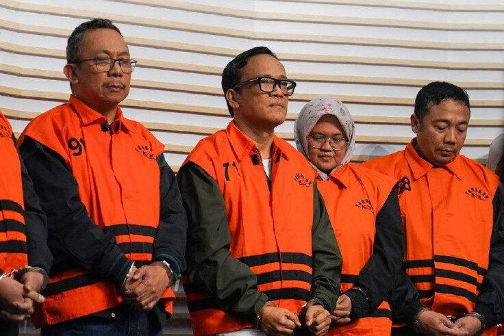 Eks Wamenaker Immanuel Ebenezer Segera Duduk di Kursi Pesakitan