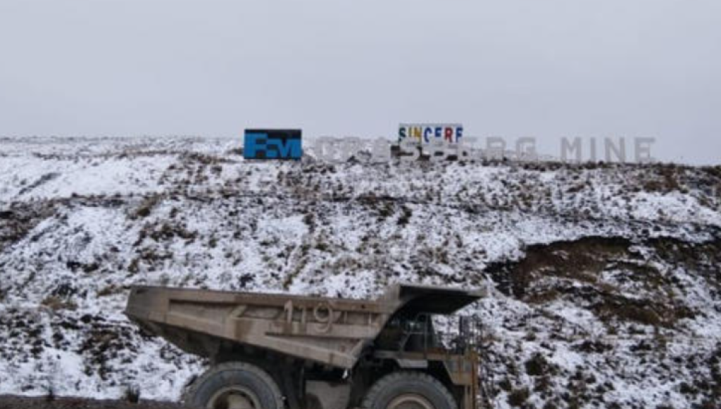 Fenomena Langka, Hujan Salju Selimuti Tambang Grasberg Papua Tengah