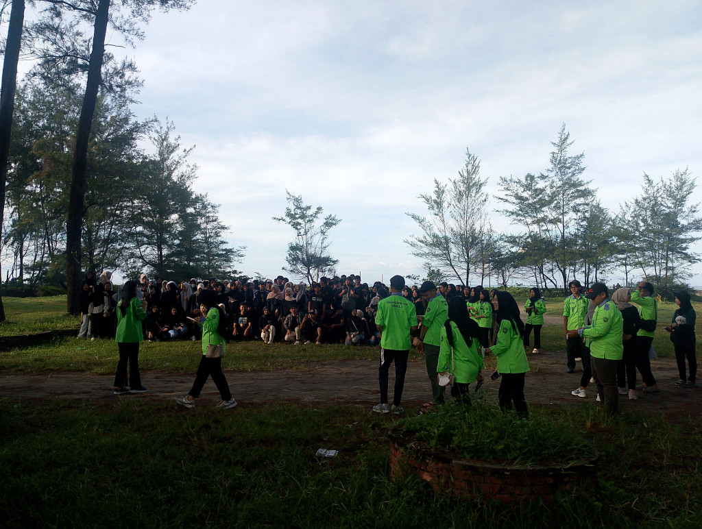 Green Generation Bengkulu Gelar Aksi Bersih Pantai di Hari Pertama 2026