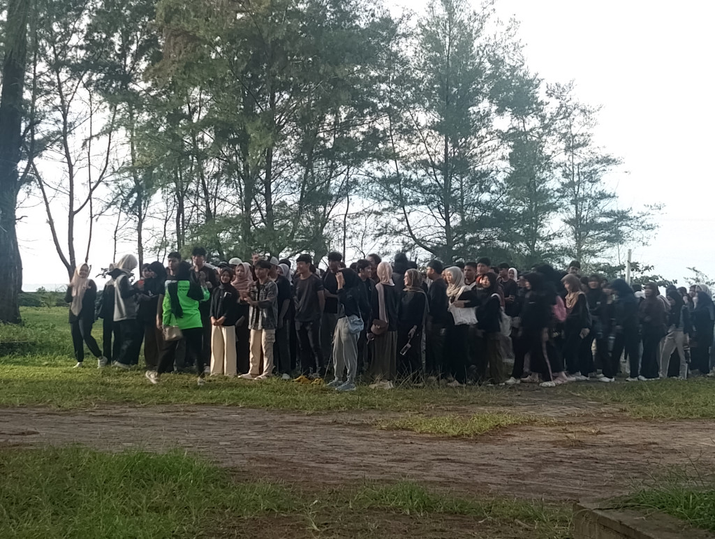 Green Generation Bengkulu Gelar Aksi Bersih Pantai di Hari Pertama 2026