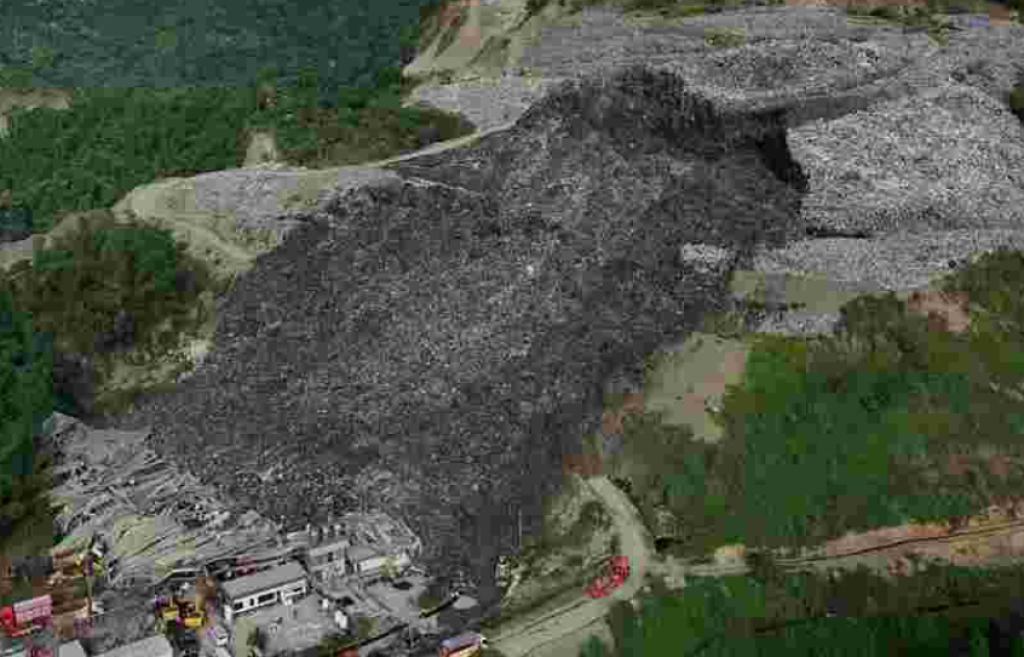 Gunung TPA Ambruk Tengah Malam, Puluhan Orang Terkubur Sampah di Cebu Filipina
