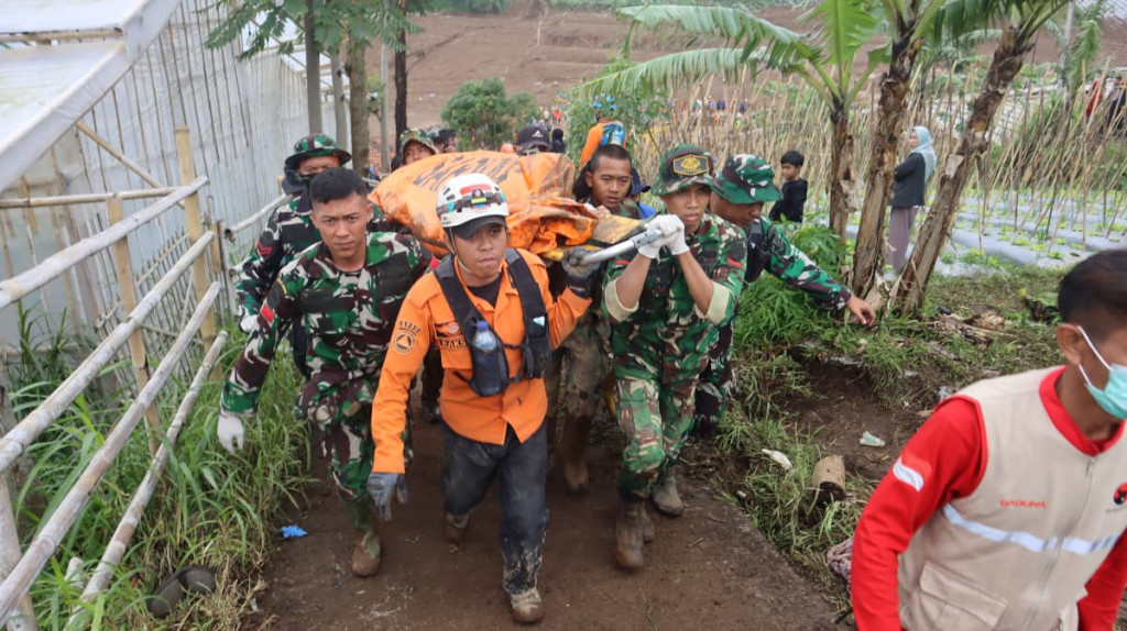 Hari Ketiga Operasi SAR, Total 38 Kantong Jenazah Ditemukan dan Diserahkan ke Tim DVI