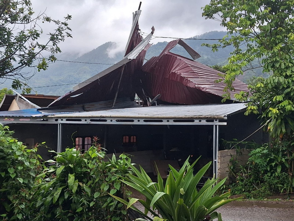 Hujan Deras Picu Longsor dan Kerusakan Rumah di Pandeglang hingga Karanganyar