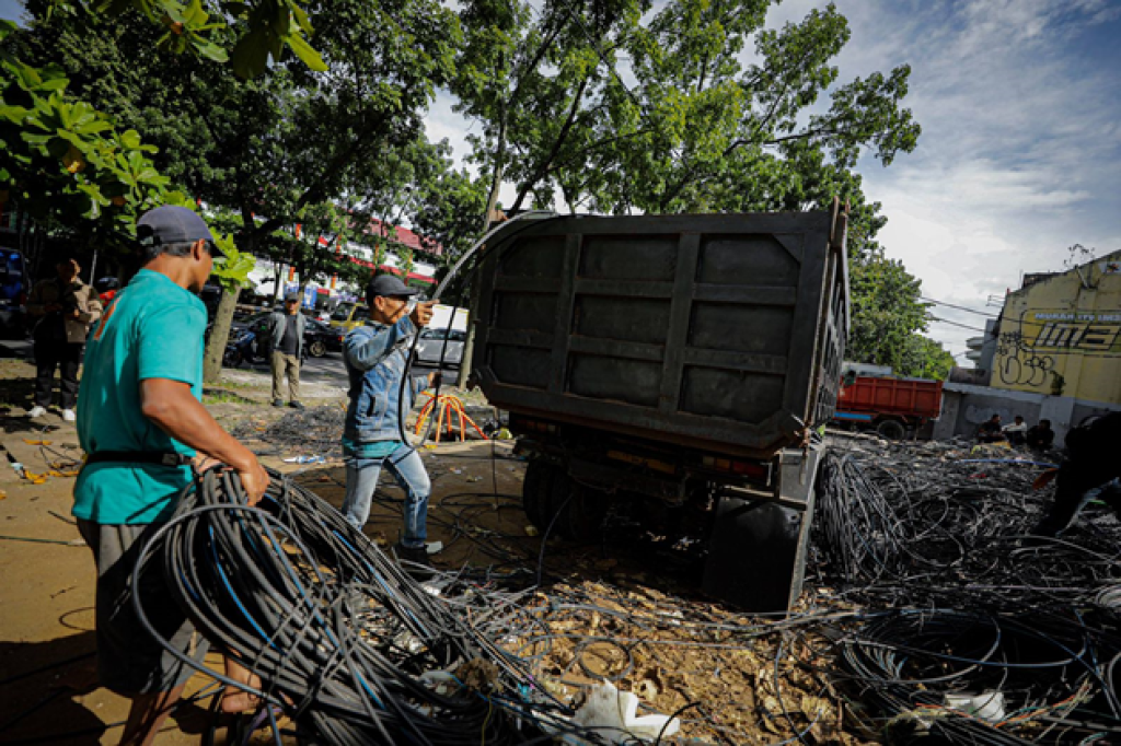 Jalan Buahbatu Ditata, Kabel Udara Dibersihkan untuk Perbaiki Keselamatan dan Estetika