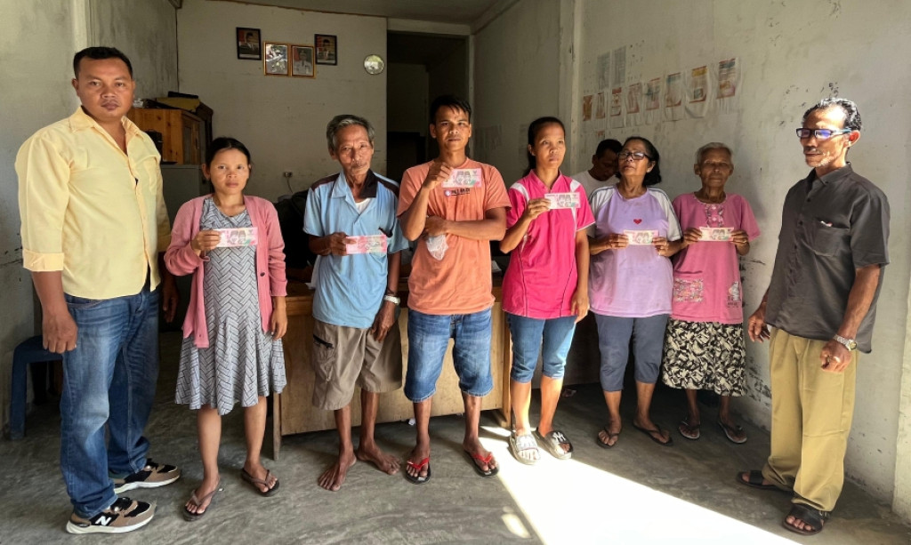 Kado Natal Menyongsong Tahun Baru, Pemdes Pulo Pakkat Salurkan BLT Dana Desa