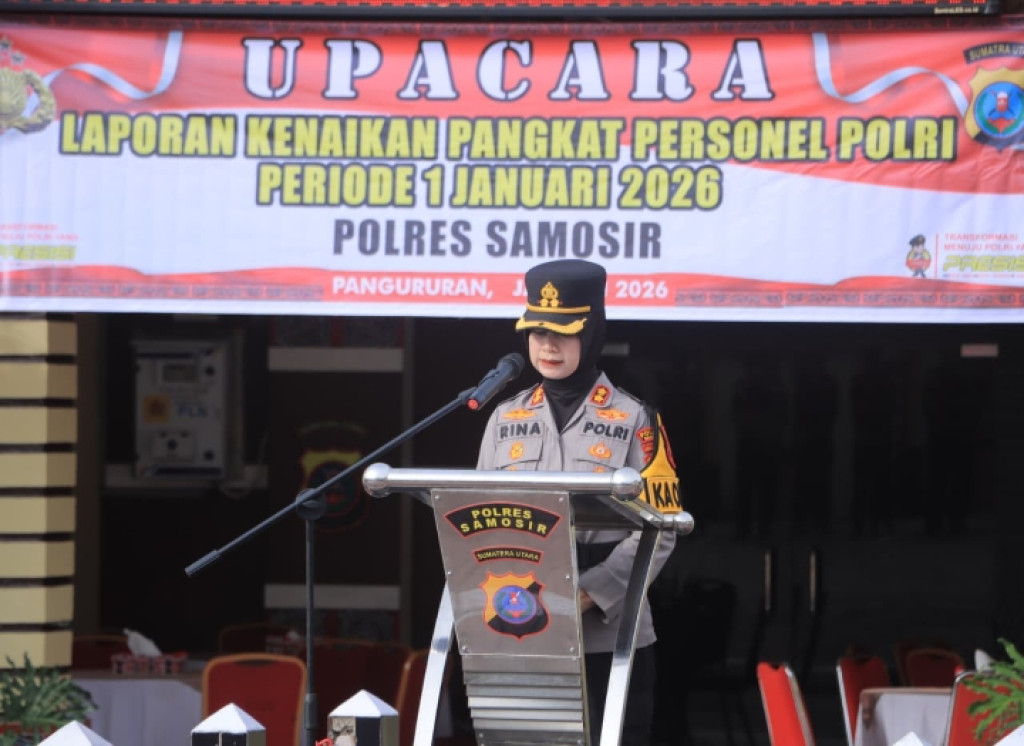 Kapolres Samosir Pimpin Upacara Kenaikan Pangkat 18 Personel Polres Samosir