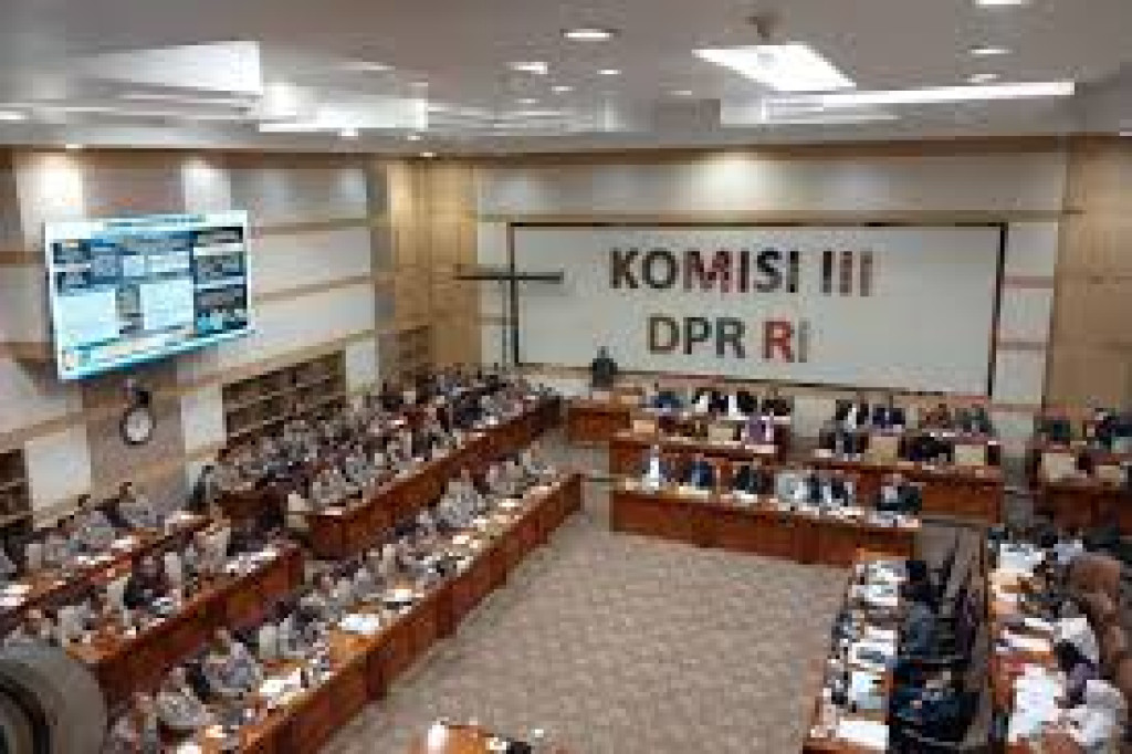 Kapolri dan DPR Satu Suara Tolak Polri Jadi Kementerian