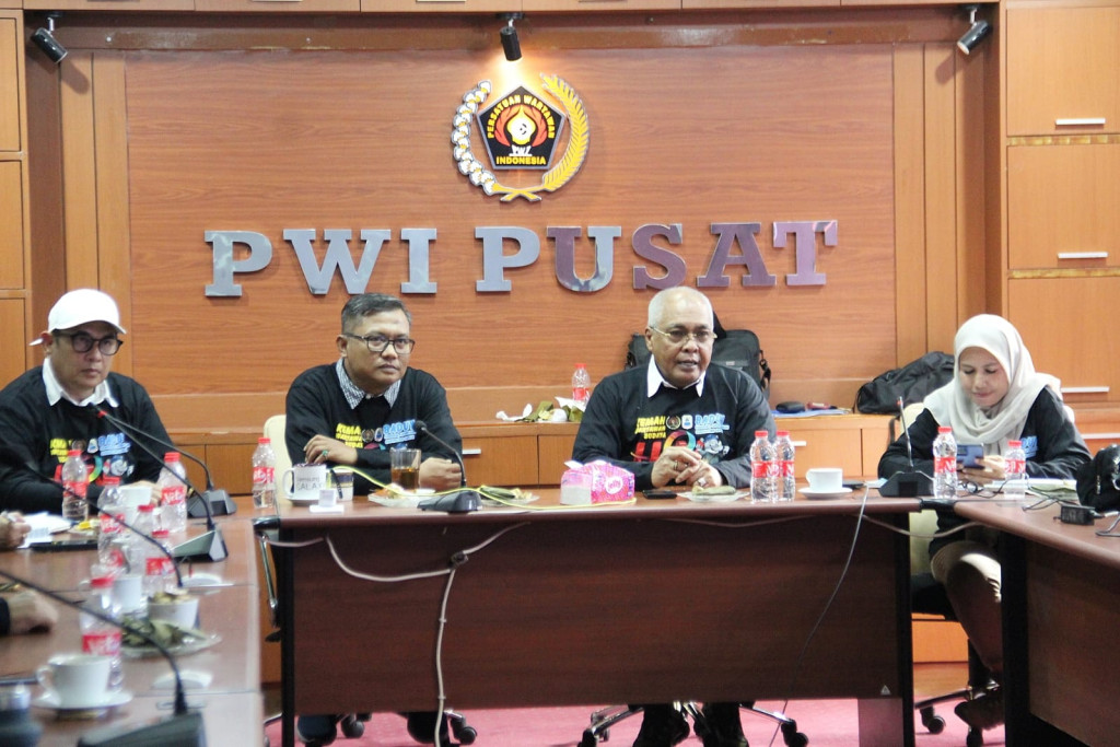 Ketua Umum PWI Pusat Lepas Peserta Kemah Budaya Wartawan