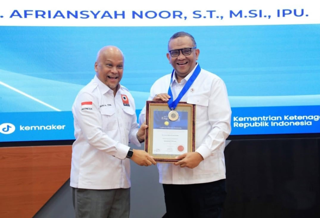 KSPSI Ucapkan Selamat kepada Wamenaker RI atas Penghargaan Bergengsi AFEO Honorary Fellow