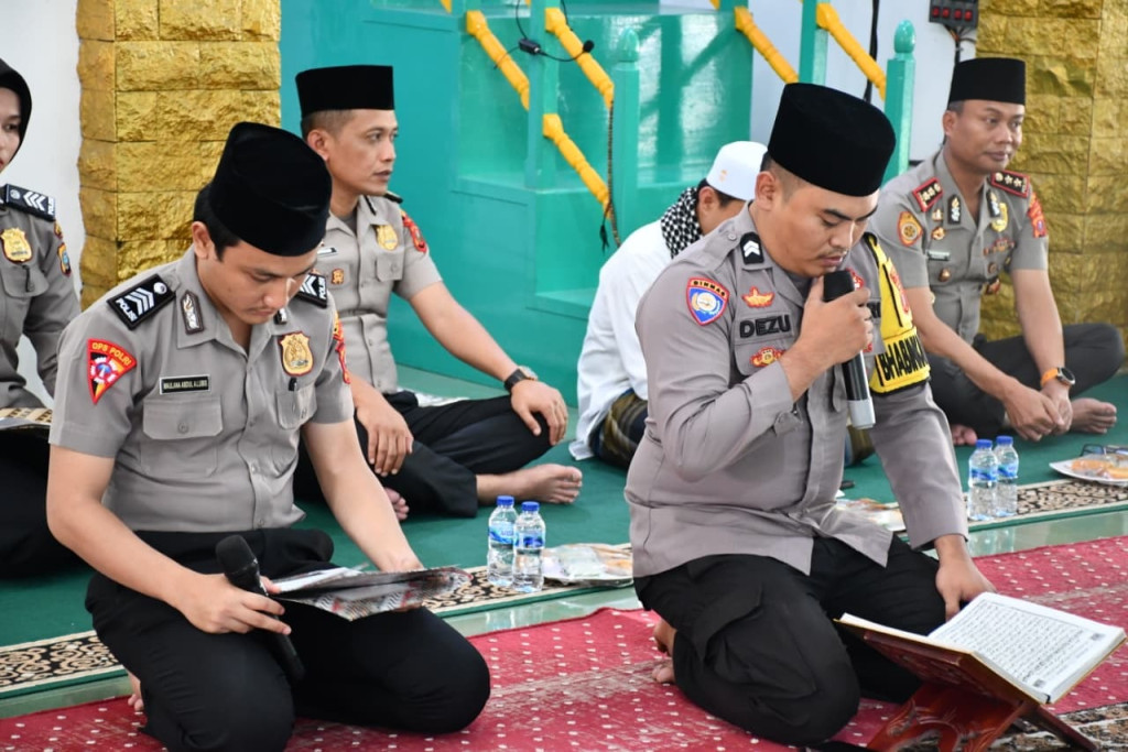 Momen Peringatan Isra Mikraj di Polres Nias Diwarnai Shalawat dan Baca Al Qur'an