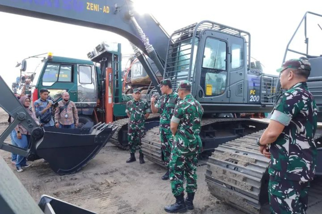 Pangdam I/BB Tinjau Kedatangan Bantuan Kasad Kedua Kalinya untuk Pemulihan Bencana di Sumatra Utara