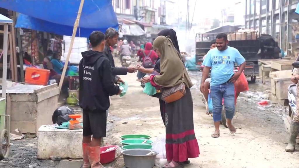 Pasca Banjir Besar, Aktivitas Pasar Kuala Simpang Aceh Tamiang Mulai Bangkit