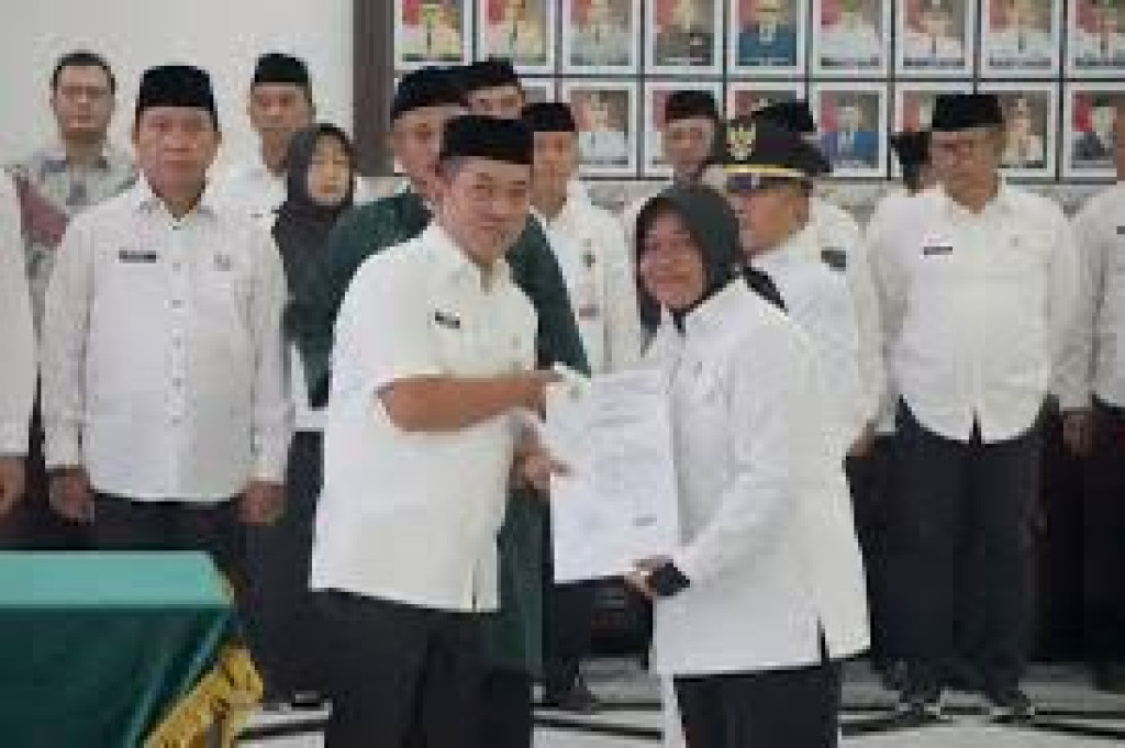 PEMERINTAH KABUPATEN KARAWANG — PELANTIKAN 63 PEJABAT BARU DI LINGKUNGAN PEMKAB KARAWANG AULA HUSNI HAMID, KOMPLEKS PEMERINTAH DAERAH, KARAWANG