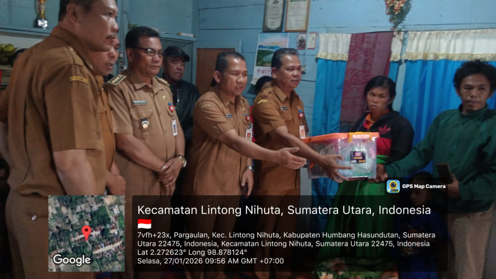Pemkab Humbang Hasundutan, Serahkan Bantuan Kapada Korban Kebakaran di Lintongnihuta