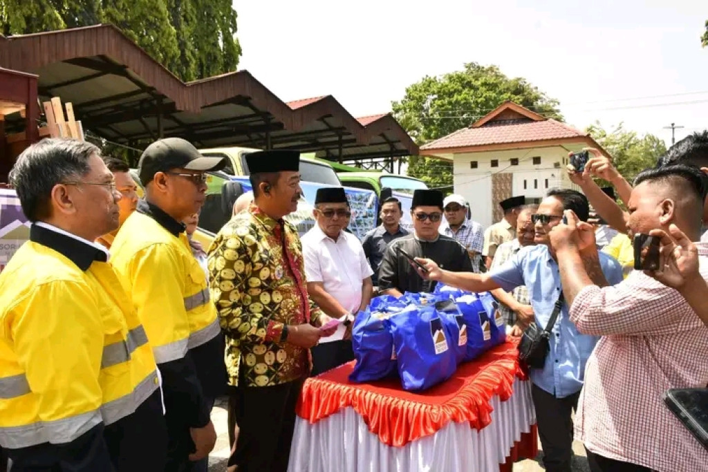 Pemkab Madina Kembali Terima Bantuan dari PT SMM untuk Korban Banjir
