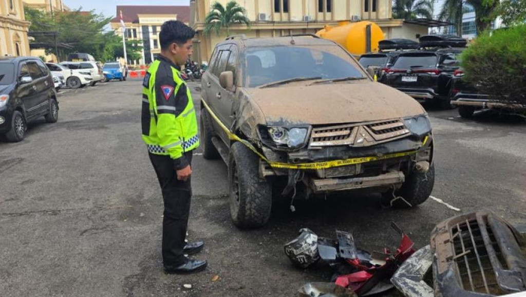 Pengemudi Mobil Mewah Tabrak Pagar Mapolda Jambi, Diduga Pengaruh Narkoba