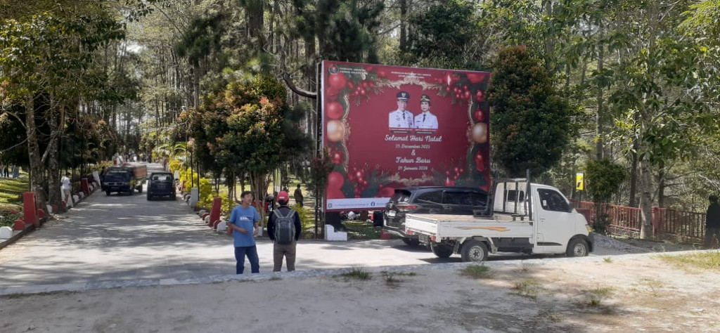 Pengunjung Wisata Alam Sipinsur Heran, Mobil Parkir Simbarangan di Lokasi