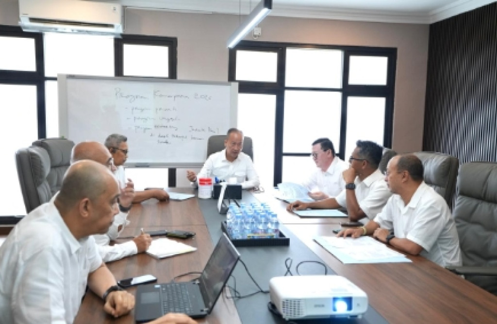 Pimpin Rapat Perdana 2026, Menperin Bahas Program Restarting Industri Kecil Terdampak Bencana