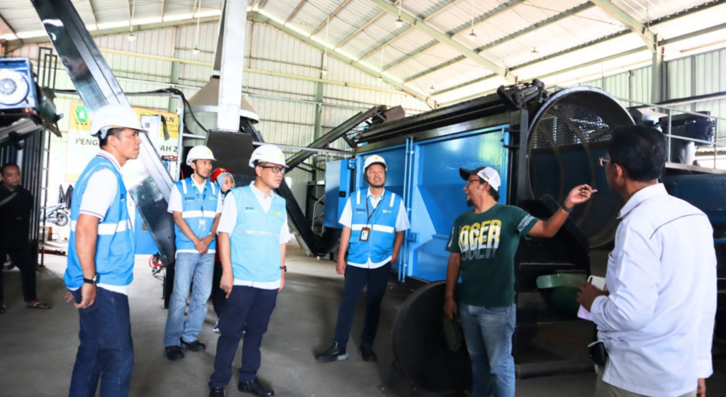 PLN Dukung Optimalisasi Pengelolaan Sampah Jakarta, Tambah Daya Listrik Jakarta Recycle Center hingga 555.000 VA
