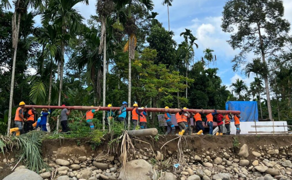 PLN Terjang Medan Sulit Demi Nyalakan Kembali Desa Terisolir di Aceh