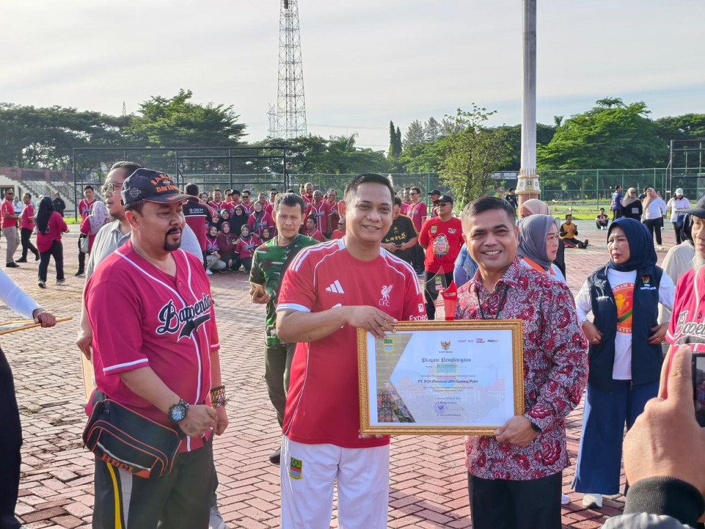 PLN UP3 Gunung Putri Raih Penghargaan dari Bapenda Kabupaten Bekasi atas Kontribusi PAD 2025