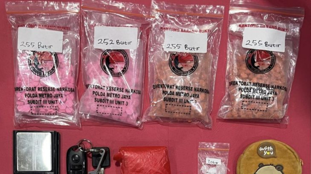 Polda Metro Jaya Bongkar Peredaran Sabu & Pil Ekstasi di Dua Lokasi, Tangkap 3 Tersangka