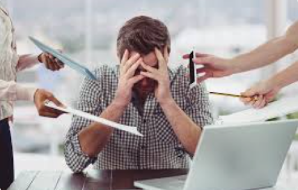 Realita Pahit Dunia Kerja, Lebih 4 Juta Sarjana Bergaji di Bawah UMK